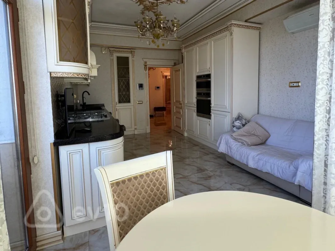 Kirayə verilir 3 otaqlı yeni tikili 153 m²