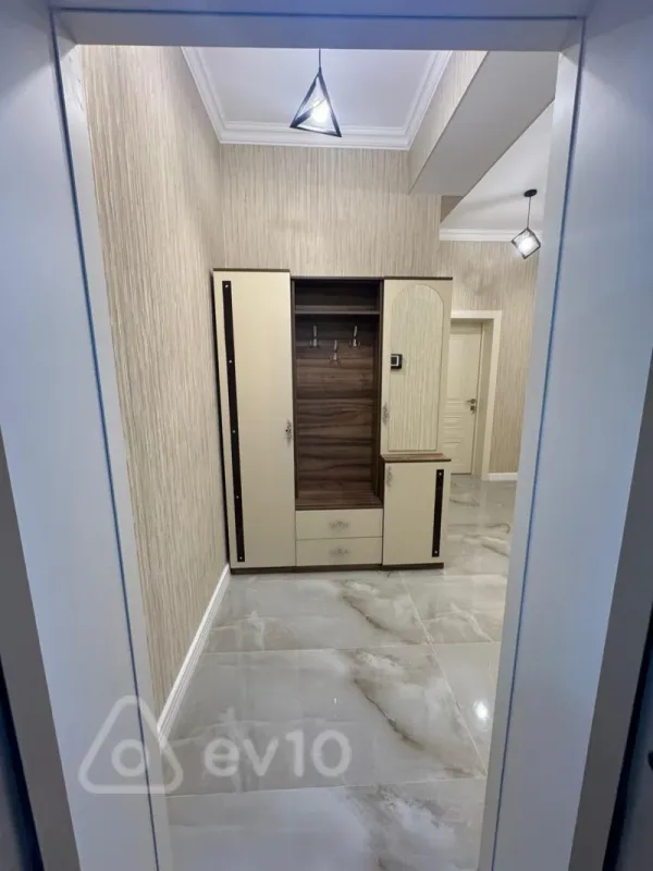 Kirayə verilir 2 otaqlı yeni tikili 75 m²