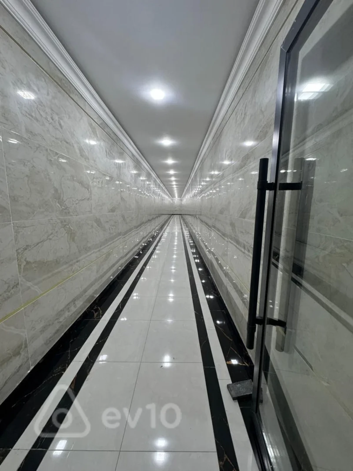 Kirayə verilir 2 otaqlı yeni tikili 75 m²