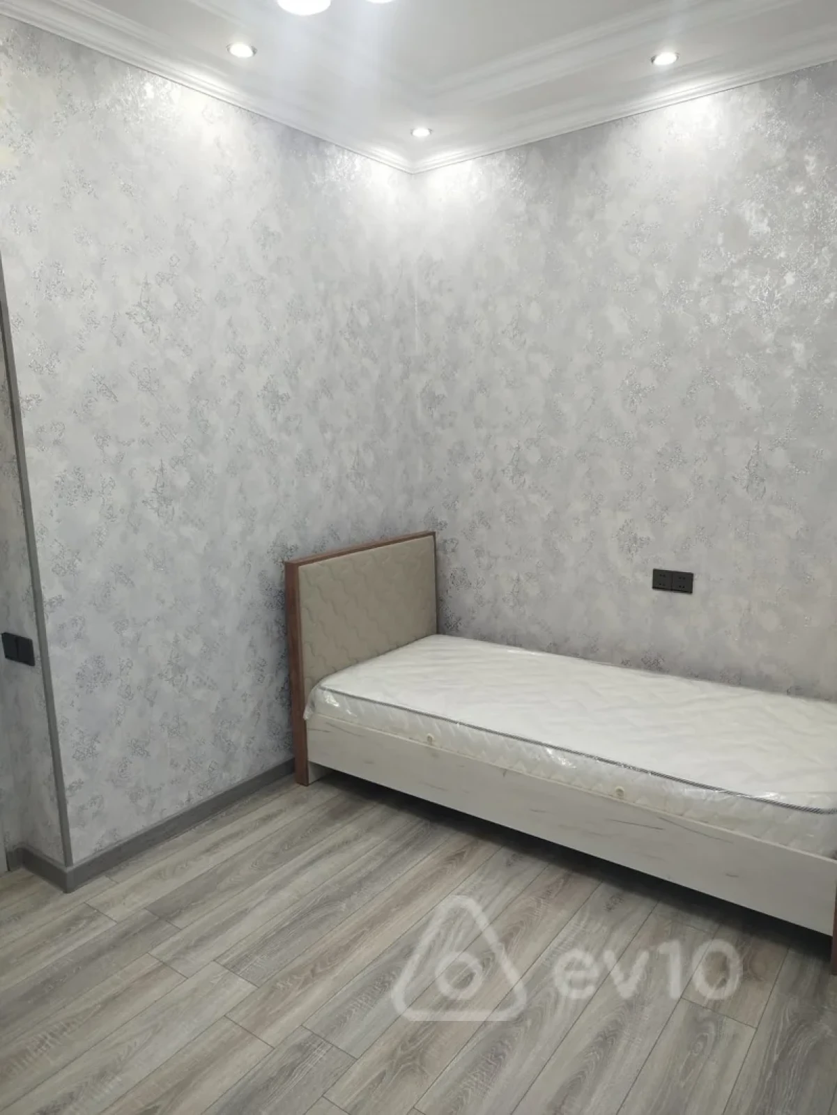Kirayə verilir 3 otaqlı yeni tikili 90 m²