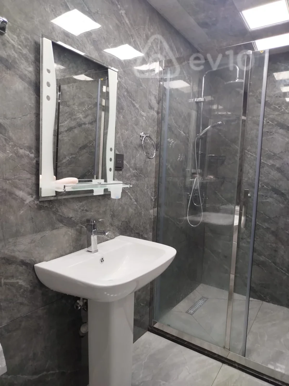Kirayə verilir 3 otaqlı yeni tikili 90 m²