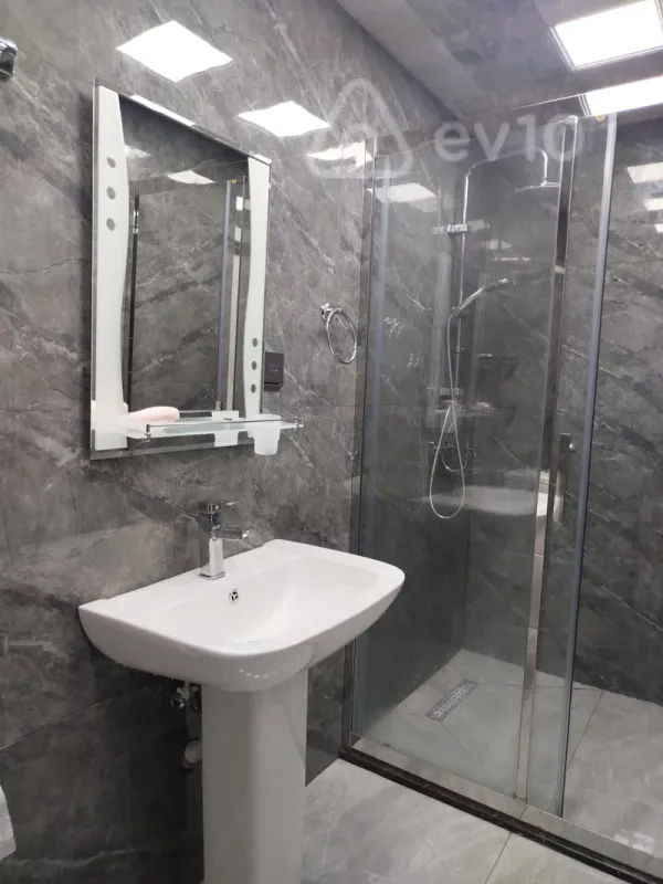 Kirayə verilir 3 otaqlı yeni tikili 90 m²