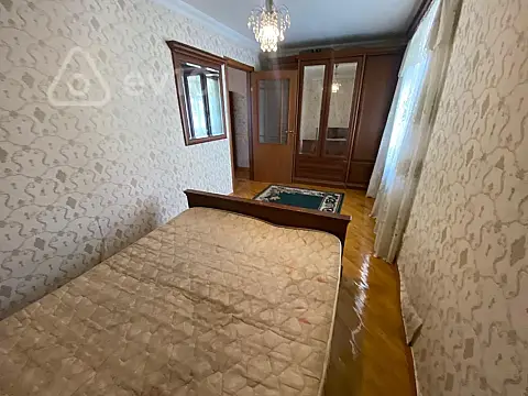 Kirayə verilir 2 otaqlı köhnə tikili 55 m²