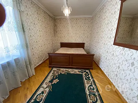 Kirayə verilir 2 otaqlı köhnə tikili 55 m²