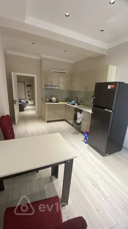 Kirayə verilir 3 otaqlı yeni tikili 130 m²