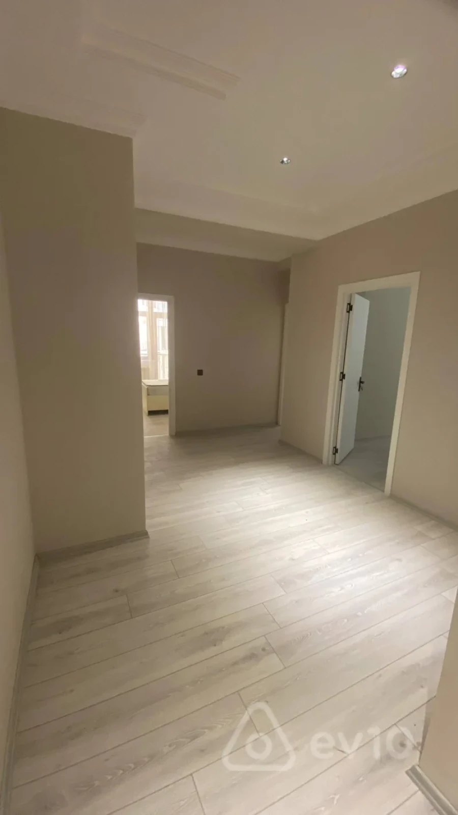Kirayə verilir 3 otaqlı yeni tikili 130 m²