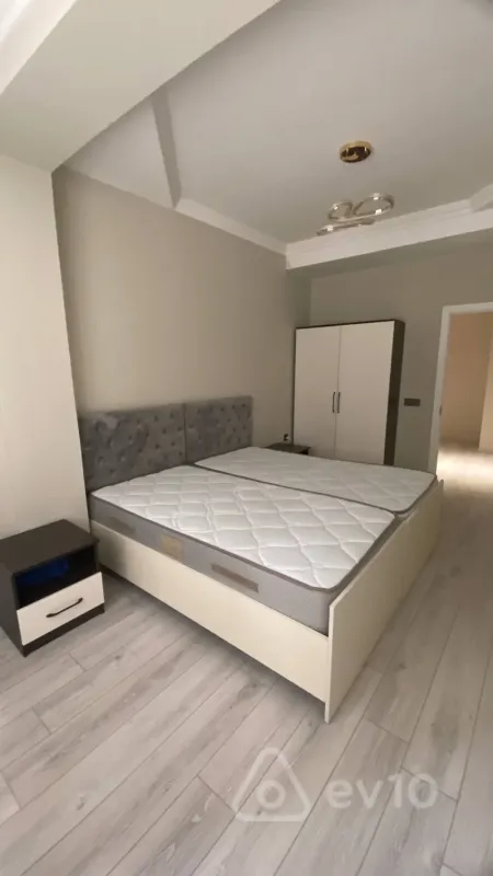 Kirayə verilir 3 otaqlı yeni tikili 130 m²