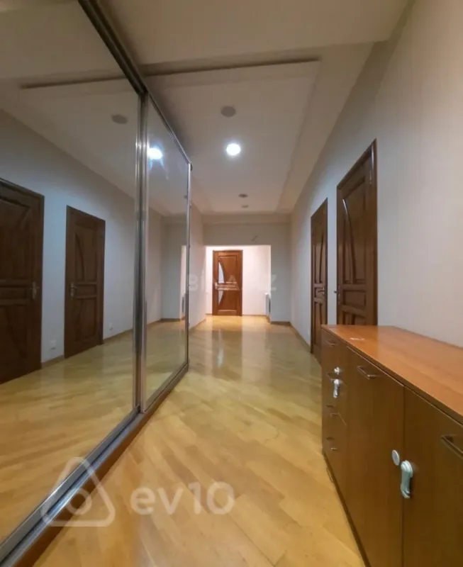 Kirayə verilir 2 otaqlı yeni tikili 90 m²
