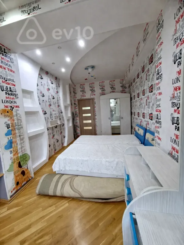 Kirayə verilir 3 otaqlı yeni tikili 130 m²