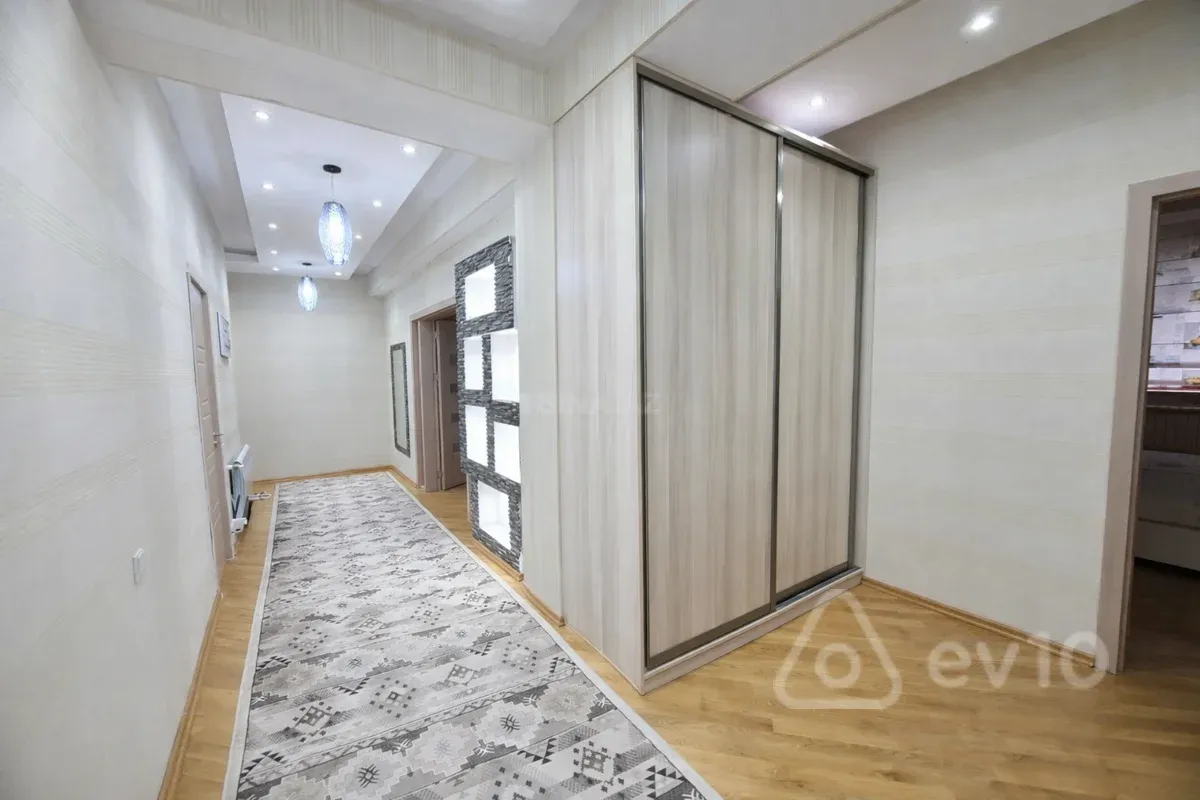Kirayə verilir 3 otaqlı yeni tikili 130 m²