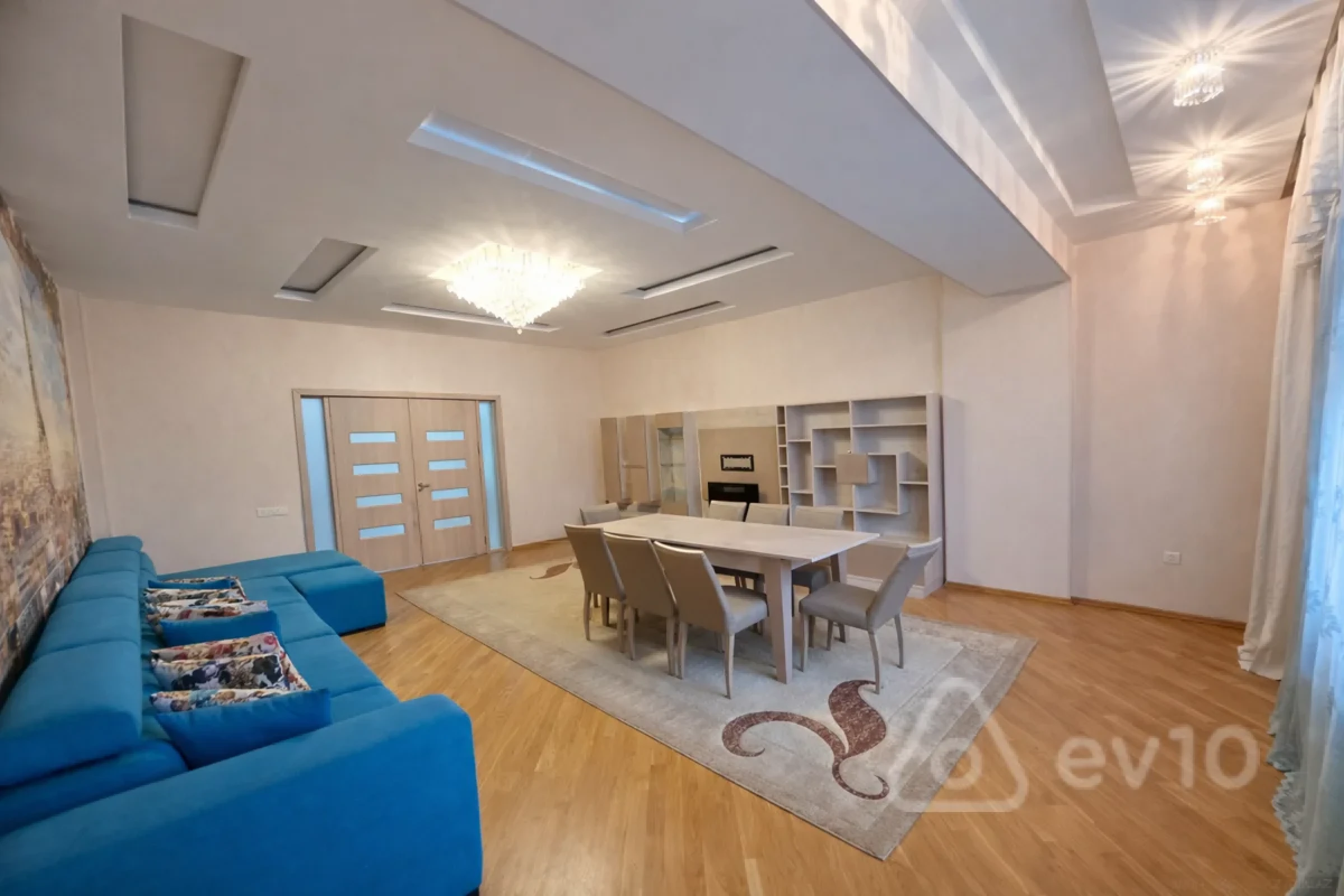 Kirayə verilir 3 otaqlı yeni tikili 130 m²