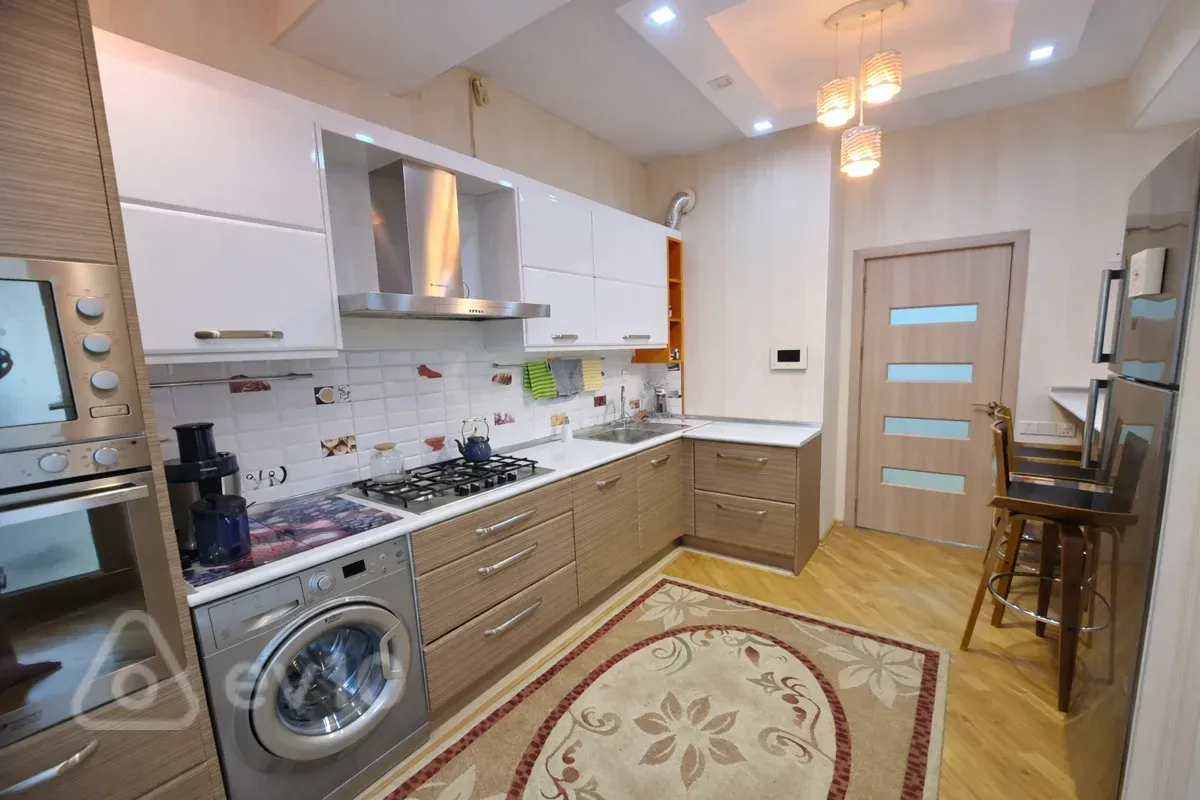 Kirayə verilir 3 otaqlı yeni tikili 130 m²