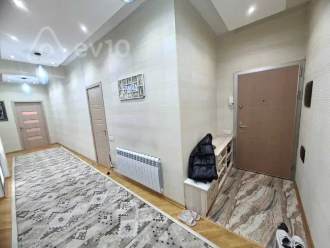 Kirayə verilir 3 otaqlı yeni tikili 130 m²
