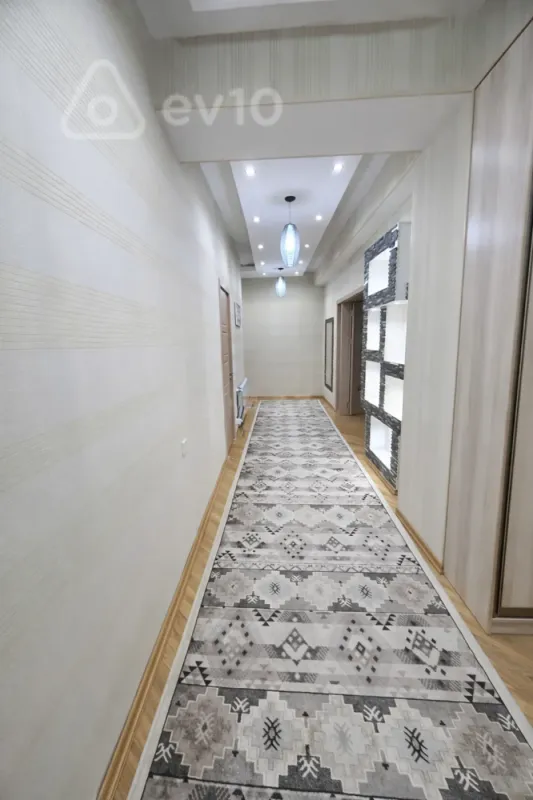 Kirayə verilir 3 otaqlı yeni tikili 130 m²