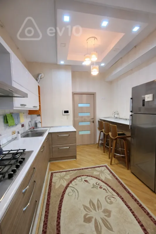 Kirayə verilir 3 otaqlı yeni tikili 130 m²