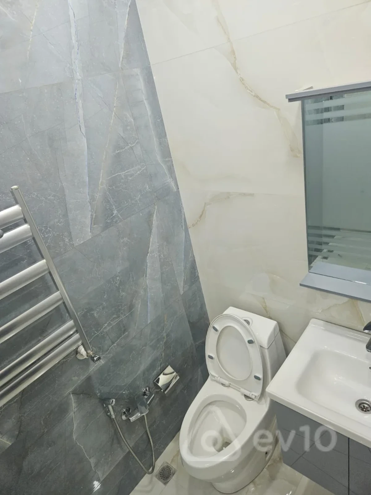 Kirayə verilir 3 otaqlı yeni tikili 70 m²