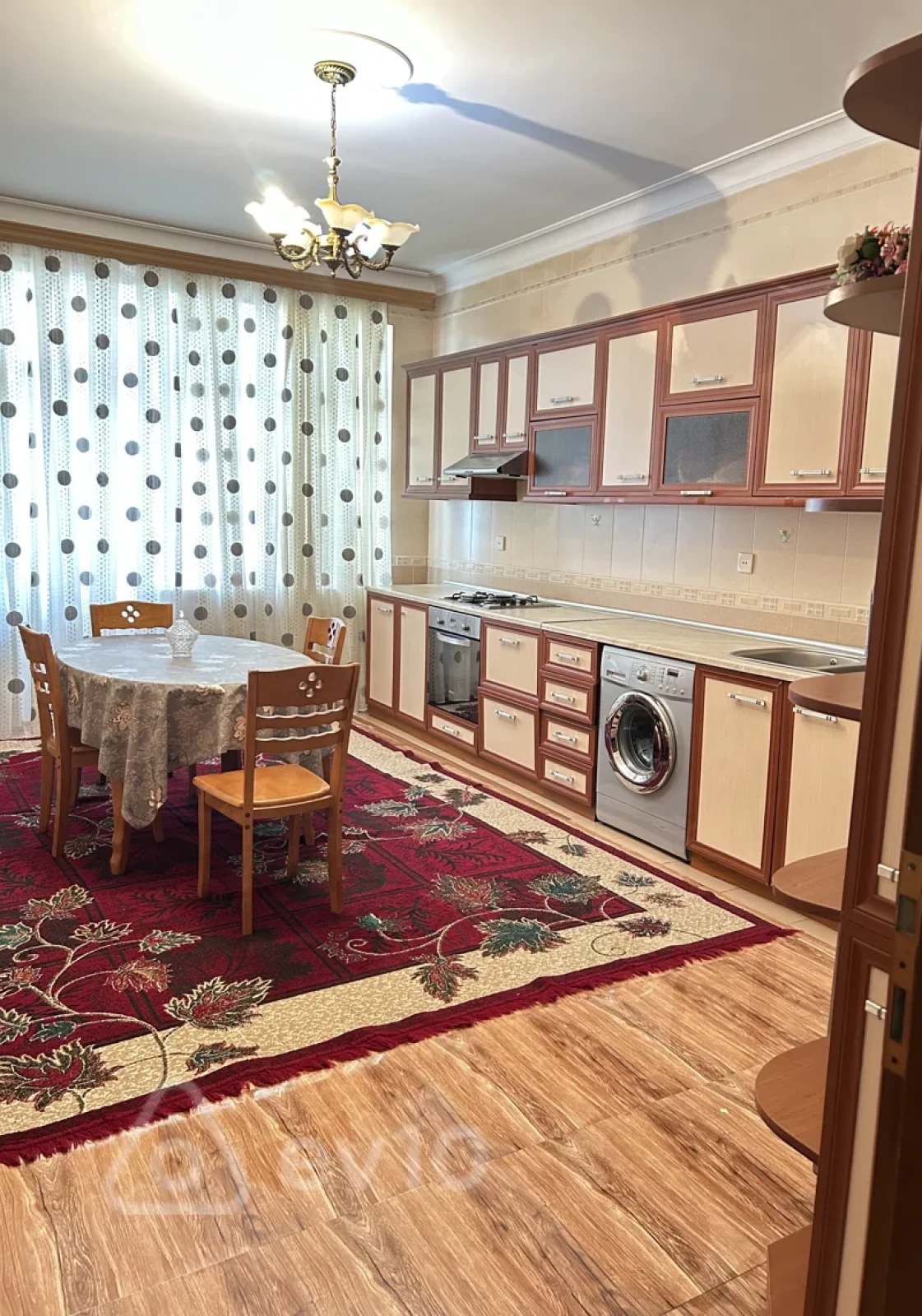 Kirayə verilir 3 otaqlı yeni tikili 170 m²