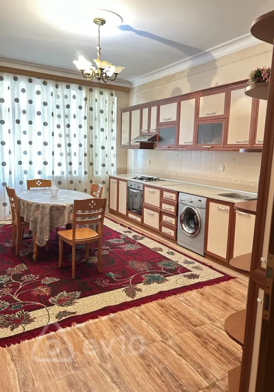 Kirayə verilir 3 otaqlı yeni tikili 170 m²