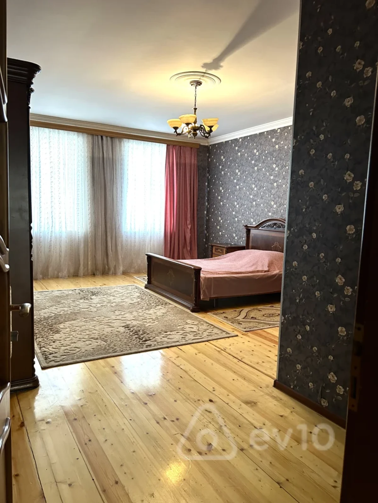 Kirayə verilir 3 otaqlı yeni tikili 170 m²