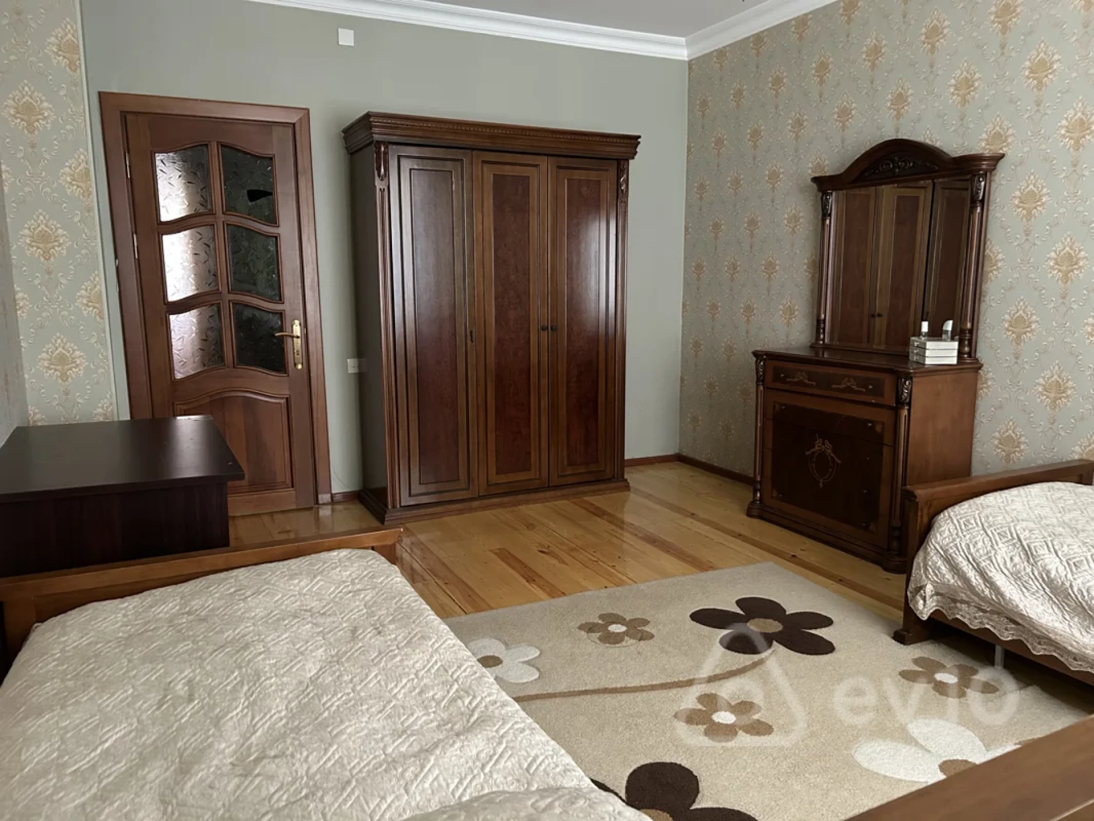 Kirayə verilir 3 otaqlı yeni tikili 170 m²