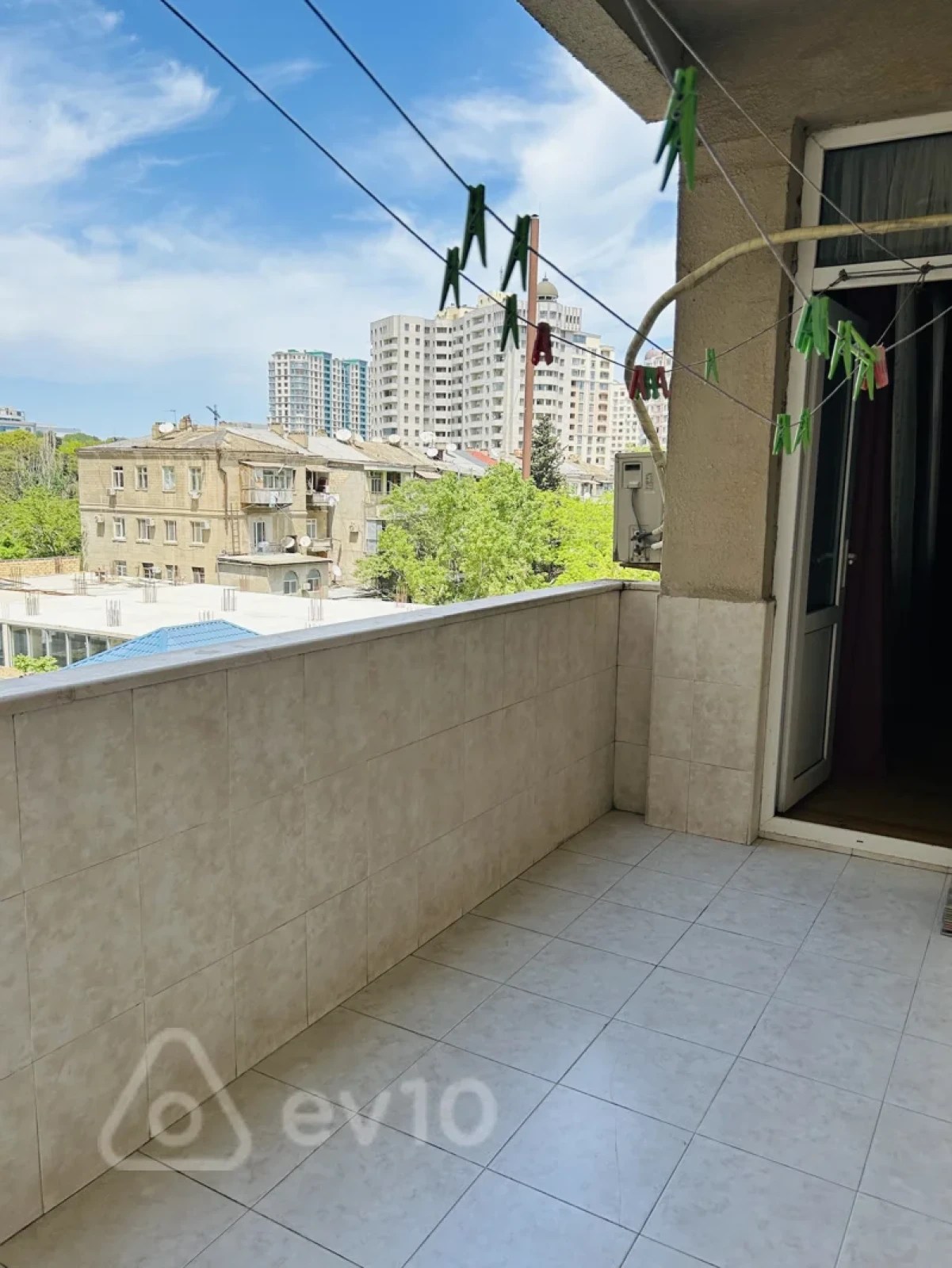 Kirayə verilir 3 otaqlı yeni tikili 170 m²