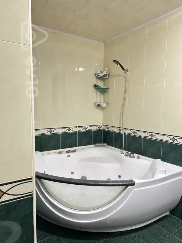 Kirayə verilir 3 otaqlı yeni tikili 170 m²