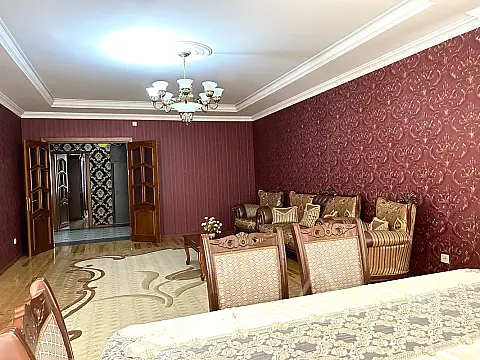 Kirayə verilir 3 otaqlı yeni tikili 170 m²