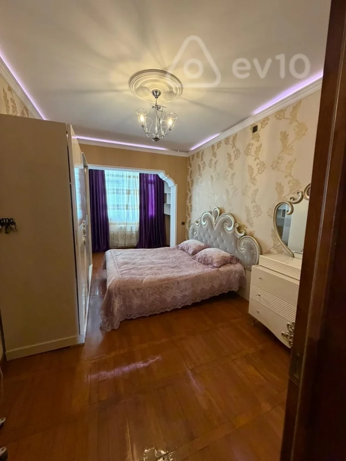 Kirayə verilir 2 otaqlı köhnə tikili 65 m²