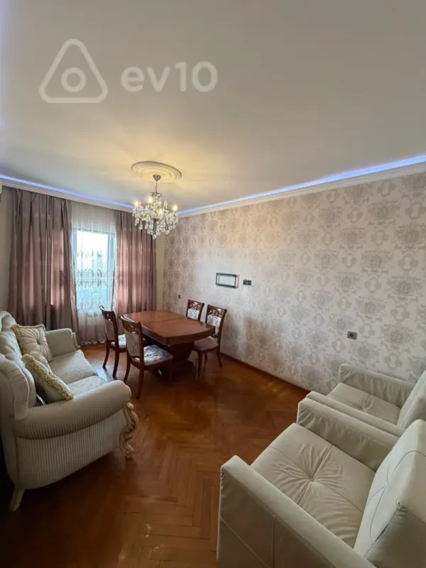 Kirayə verilir 2 otaqlı köhnə tikili 65 m²