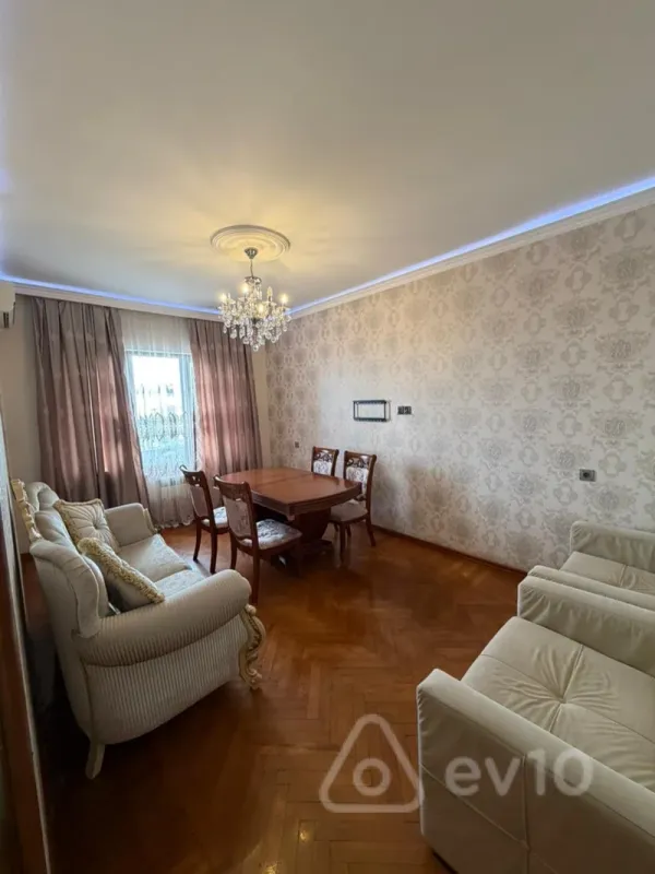 Kirayə verilir 2 otaqlı köhnə tikili 65 m²