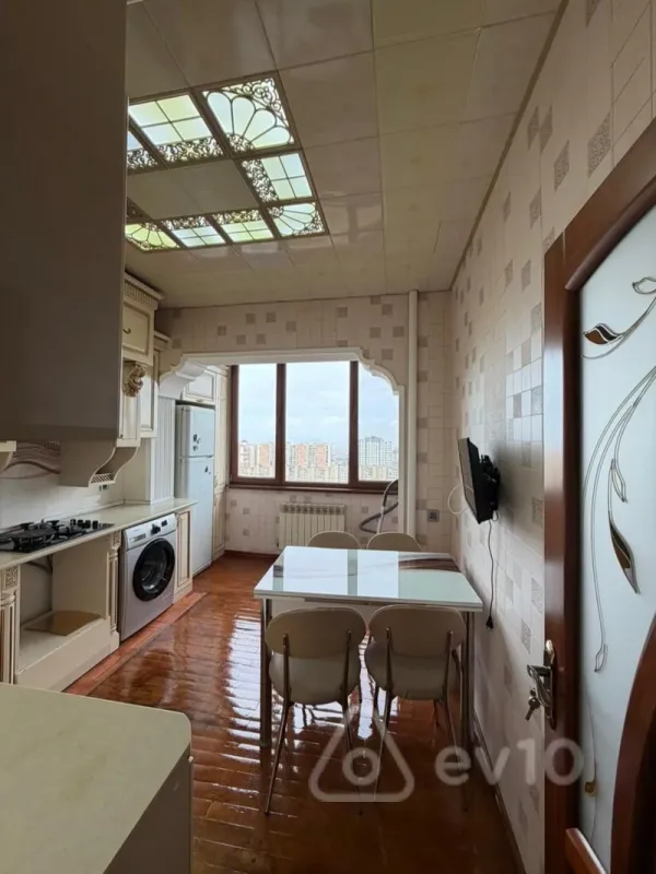 Kirayə verilir 2 otaqlı köhnə tikili 65 m²