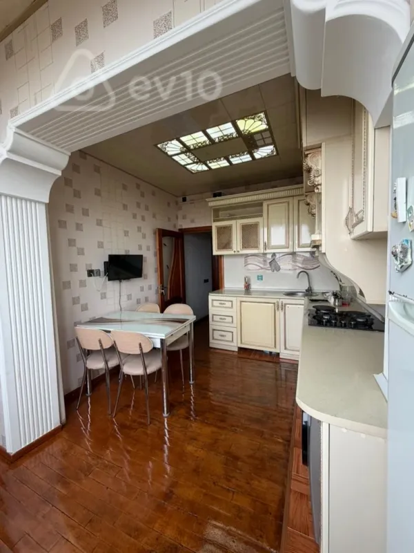 Kirayə verilir 2 otaqlı köhnə tikili 65 m²