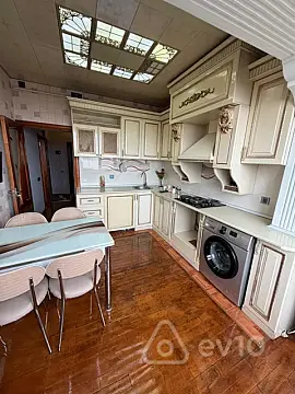 Kirayə verilir 2 otaqlı köhnə tikili 65 m²