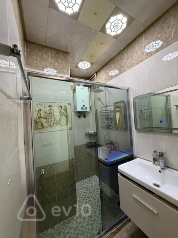 Kirayə verilir 2 otaqlı köhnə tikili 65 m²