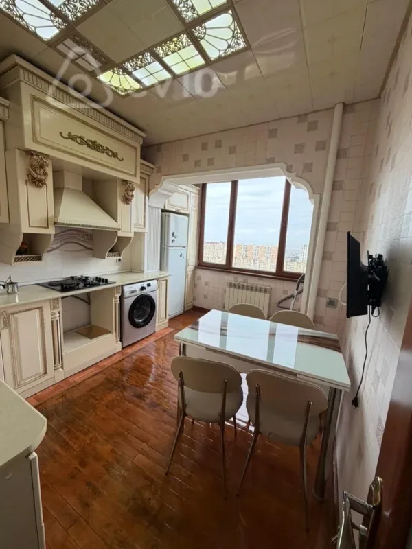 Kirayə verilir 2 otaqlı köhnə tikili 65 m²