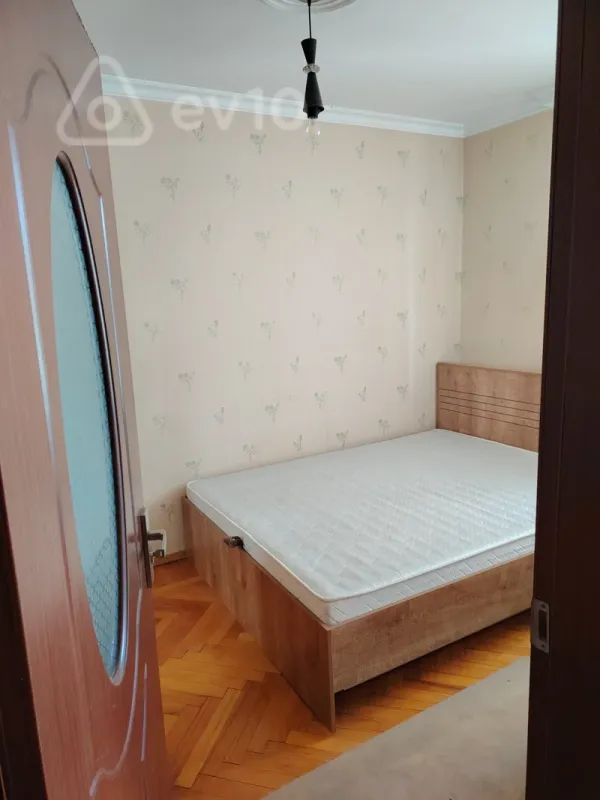 Kirayə verilir 2 otaqlı köhnə tikili 60 m²