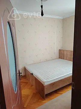 Kirayə verilir 2 otaqlı köhnə tikili 60 m²