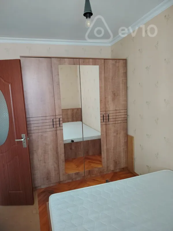 Kirayə verilir 2 otaqlı köhnə tikili 60 m²