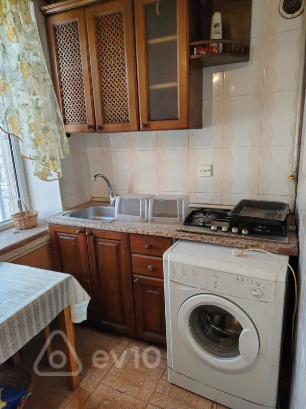 Kirayə verilir 2 otaqlı köhnə tikili 60 m²