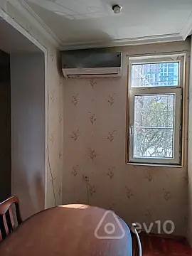 Kirayə verilir 2 otaqlı köhnə tikili 60 m²