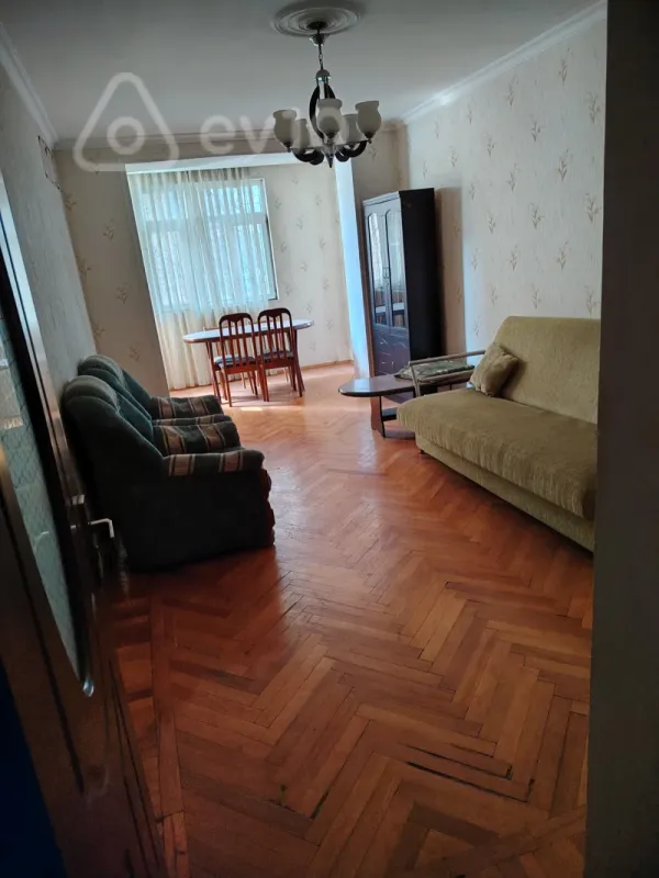 Kirayə verilir 2 otaqlı köhnə tikili 60 m²