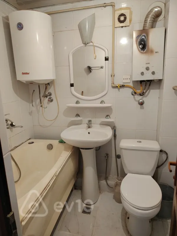 Kirayə verilir 2 otaqlı köhnə tikili 60 m²