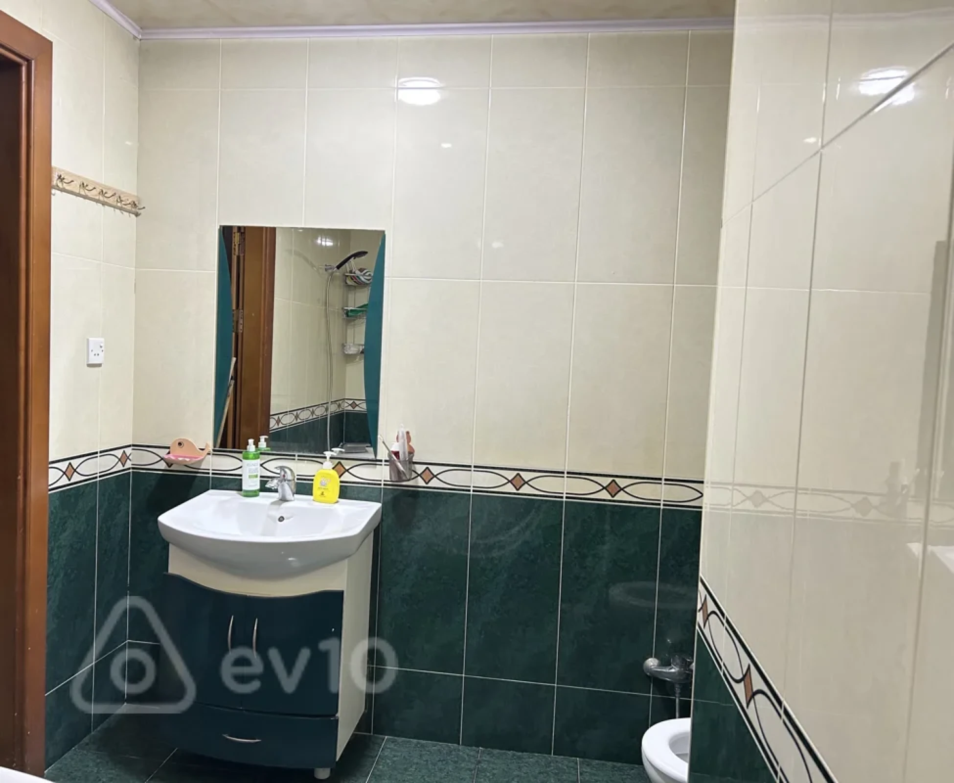 Kirayə verilir 3 otaqlı yeni tikili 170 m²