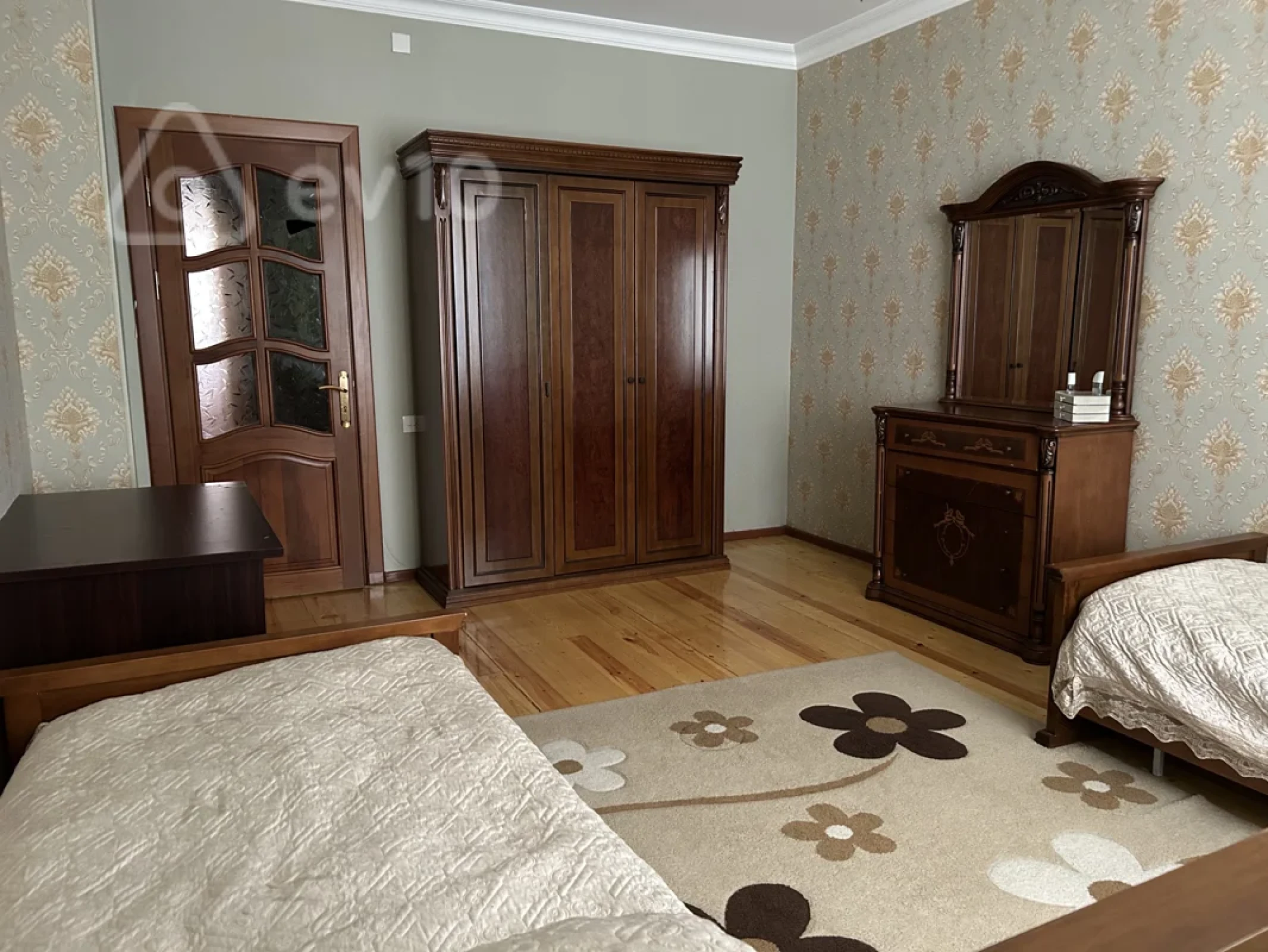 Kirayə verilir 3 otaqlı yeni tikili 170 m²