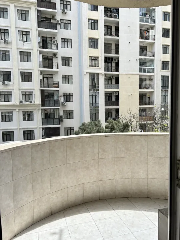 Kirayə verilir 3 otaqlı yeni tikili 170 m²