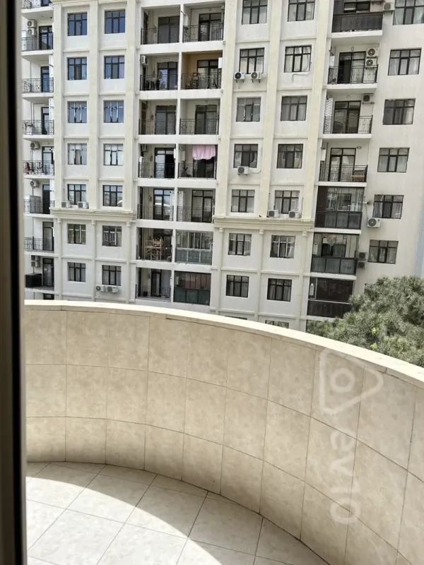 Kirayə verilir 3 otaqlı yeni tikili 170 m²
