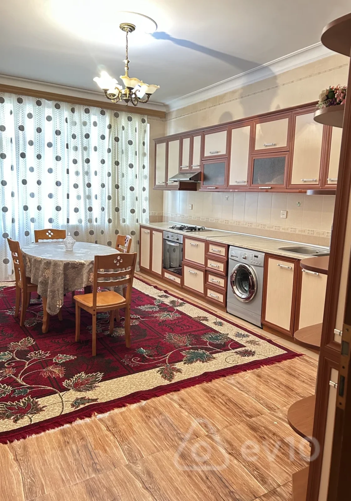 Kirayə verilir 3 otaqlı yeni tikili 170 m²