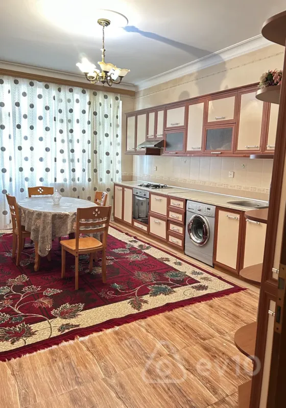 Kirayə verilir 3 otaqlı yeni tikili 170 m²