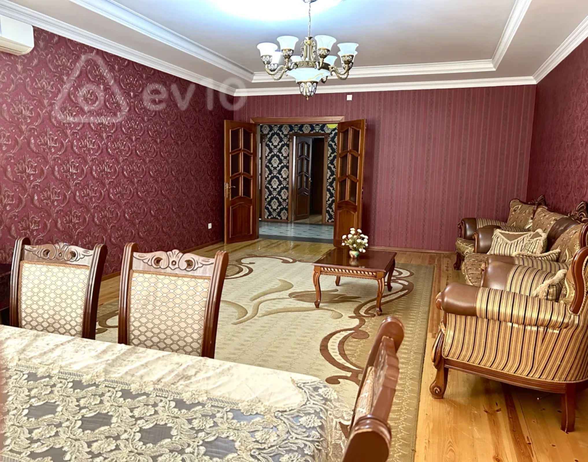 Kirayə verilir 3 otaqlı yeni tikili 170 m²