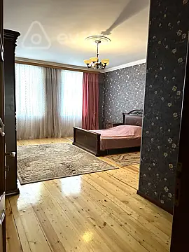 Kirayə verilir 3 otaqlı yeni tikili 170 m²